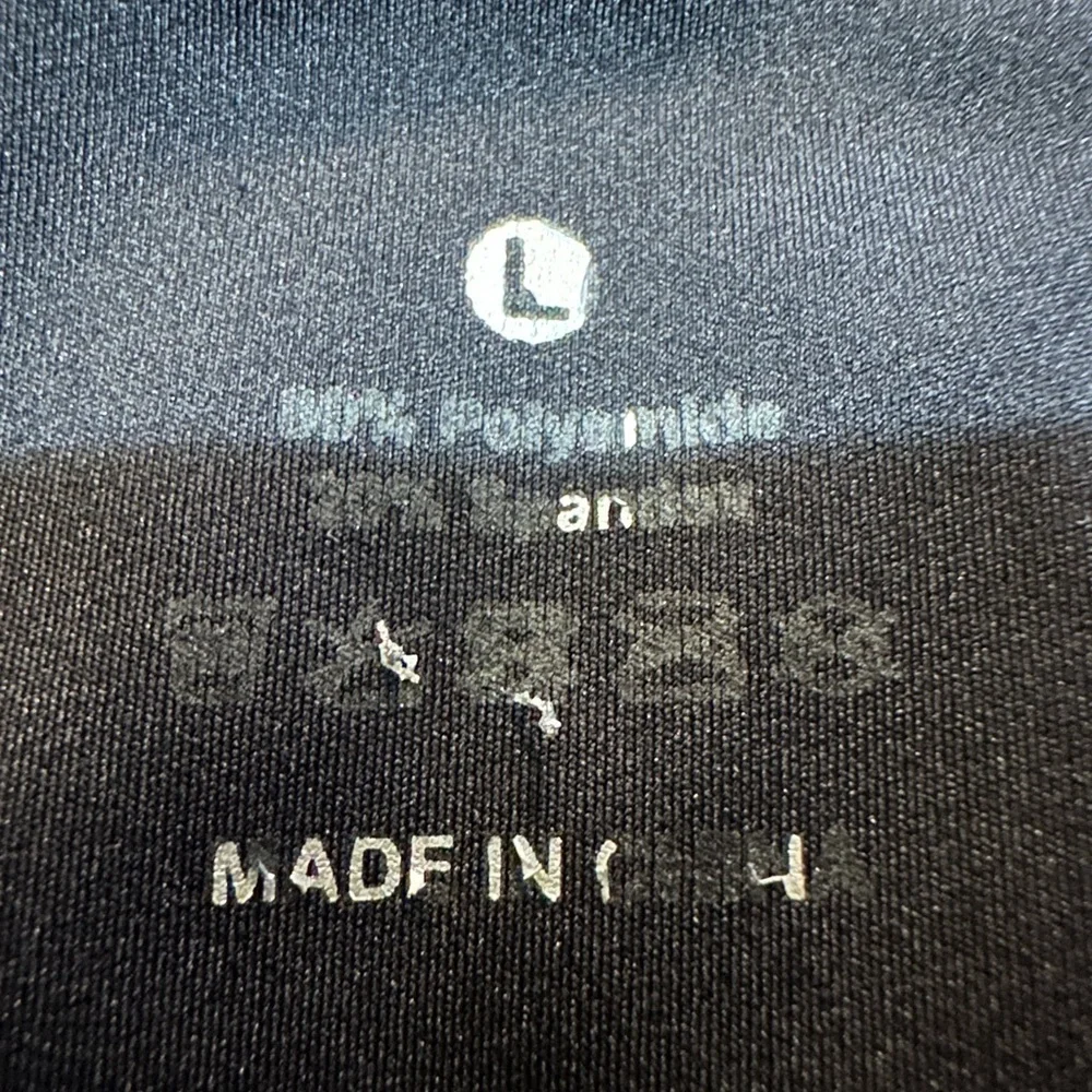 Black yoga leggings cuffed with pockets size large